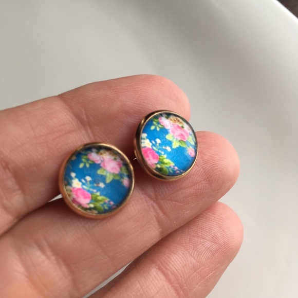 Flirty Rose Floral Studs - Picture 4 of 4